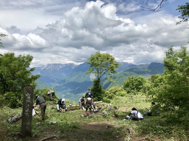 福地山トレッキングルートの整備を行いました。