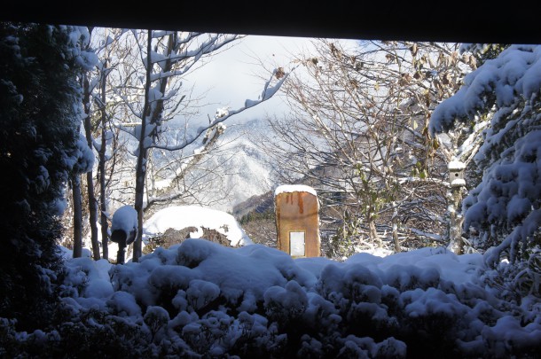 雪色に染まりました。