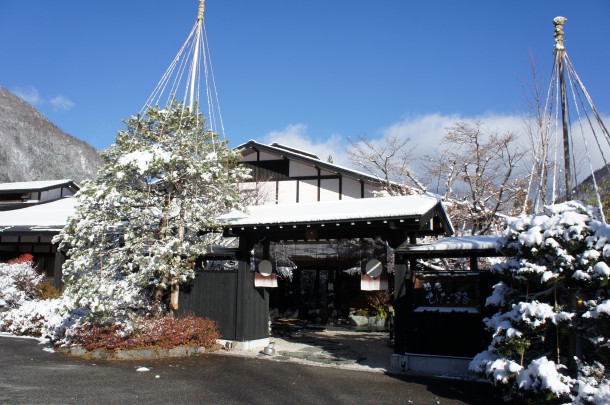 雪色に染まりました。