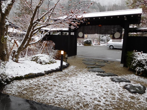 【ひだ路冬だより】今冬、初積雪です。