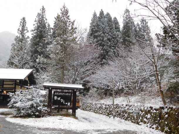 【ひだ路冬だより】今冬、初積雪です。