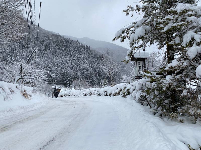 雪景色がつづいております。