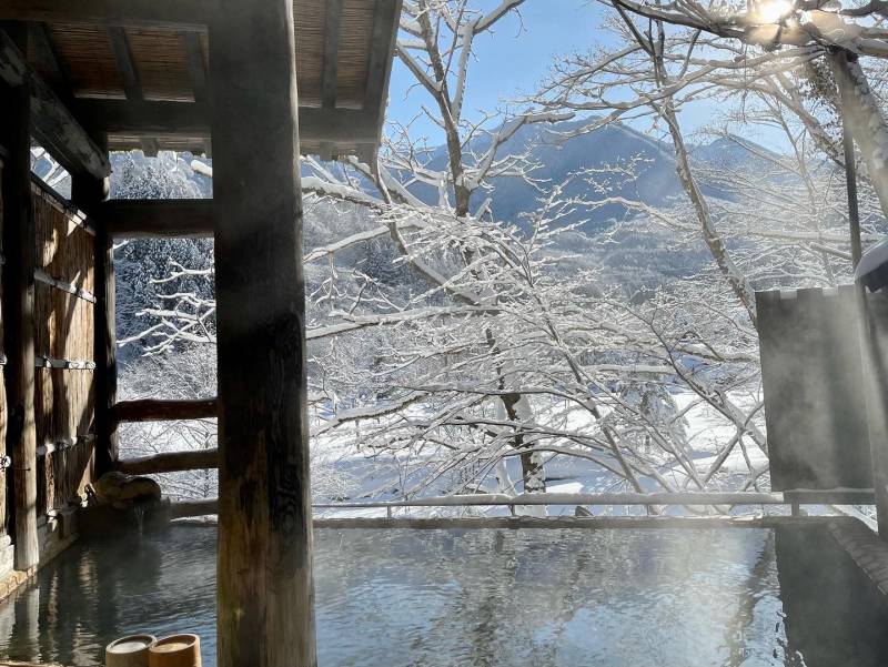 日差しきらめく雪景色