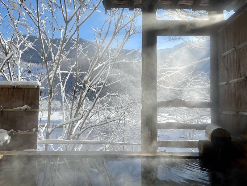 日差しきらめく雪景色