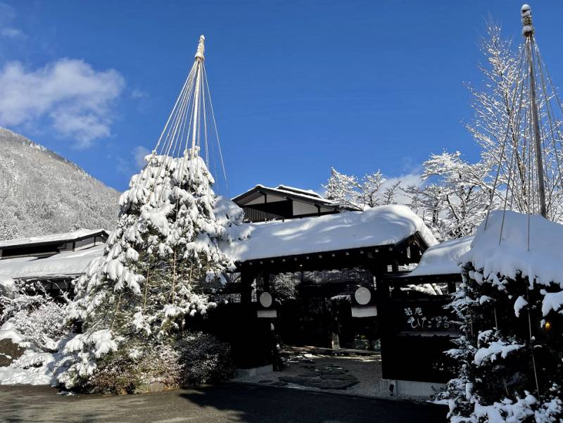 日差しきらめく雪景色