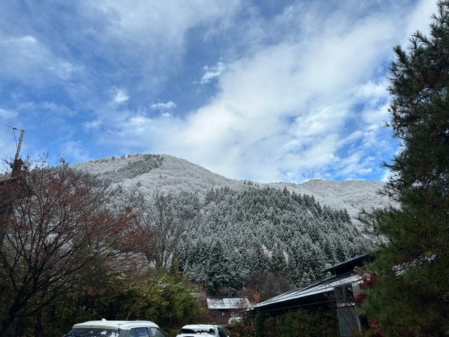 本日は福地温泉で初冠雪