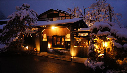 A nostalgic and peaceful ambiance of Hida area that preserves local traditions.